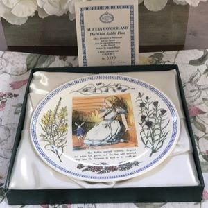 Alice in wonderland collector plate new in box